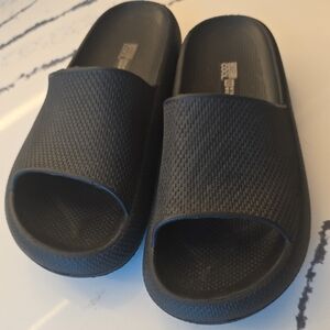 32 Degrees Cool Black Women Or Mens Sandals Sleeper